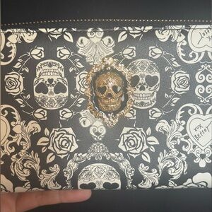 💀Betsey Johnson Skull Wristlet💀EXCELLENT CONDITION 🖤